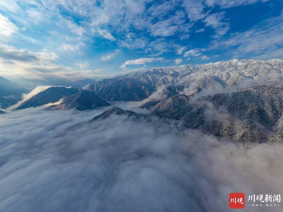 雅安荥经县银装素裹的泥巴山梦幻无比的大相岭