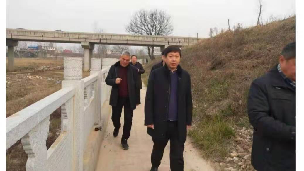 方城县县委常委组织部部长白岩到小史店镇督查指导污染防治攻坚工作