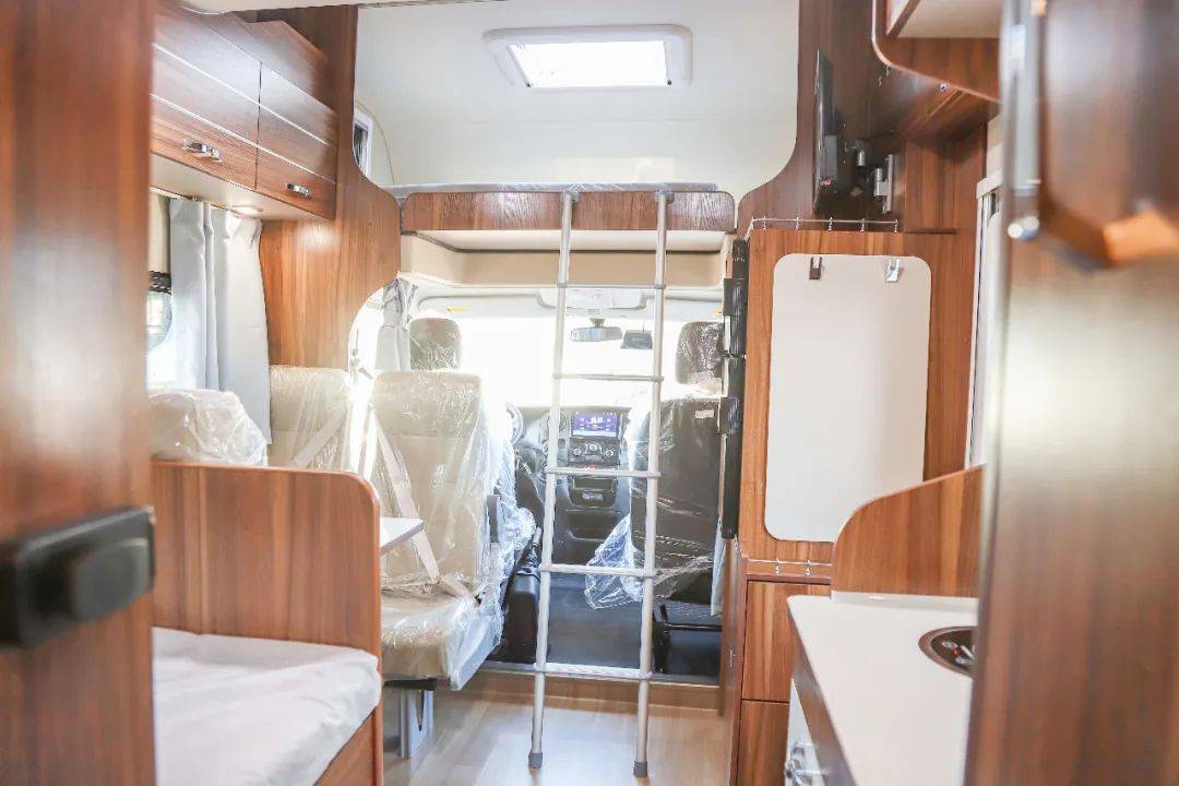 宇通c530舒适版大额头不拓展房车