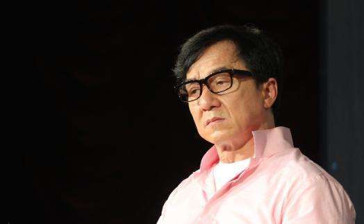 年近70的成龙近照曝光，原来体面的老去，才是对生命最大的尊重