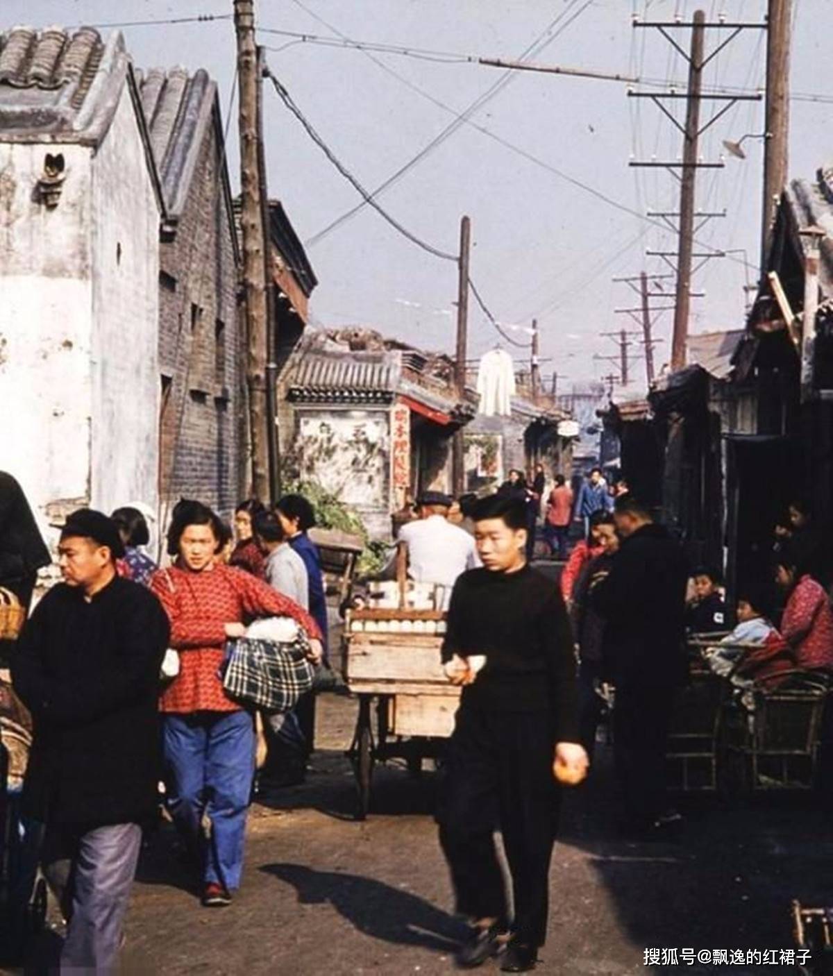 老照片:1950年代的北京胡同,这才是原汁原味的老北京生活