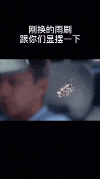 gif动图:漂亮小姐姐的超市,亲一下免单?来几个兄弟帮我排队!