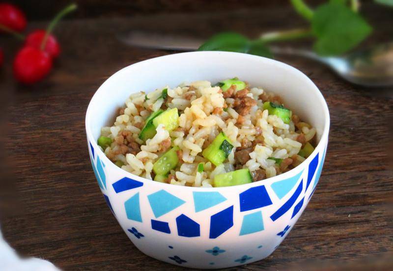自己在家做的简单饭菜教程 6c662fe86da544bdb0d7f0171419207f.jpeg