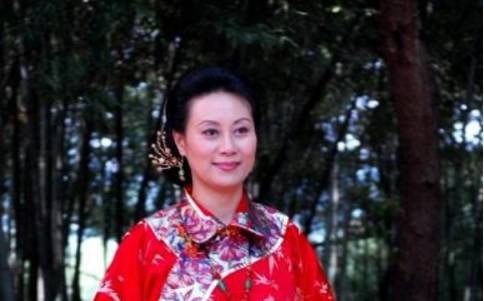 她也曾在这部作品中出演了一个非常苦情的母亲,那就是傅文佩,也就是