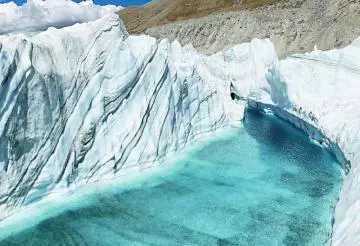 西藏冒险王探险失足掉入冰河，当地搜救无果