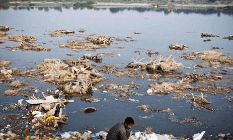 恒河水每100毫升有10万多个细菌，为何印度人仍要喝它？