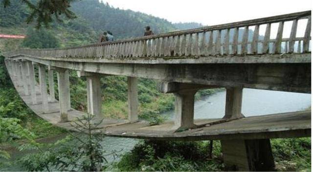 湖南一座桥桥体无一个桥墩，工程师只有初中学历，却载入桥梁史册