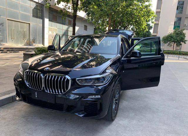 先原厂宝马X5,后沃尔沃XC90,车主:平等
