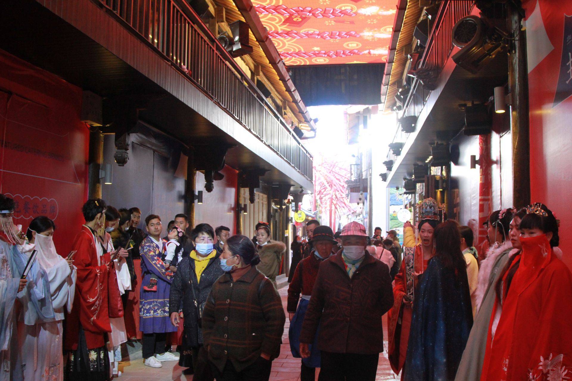 新年第一天 丽江古城新地标"忆持巷"开街