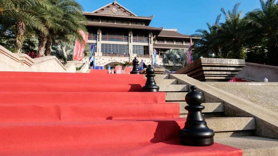 图文：棋子湾上演国象红毯秀  棋手大咖纷纷盛装出席