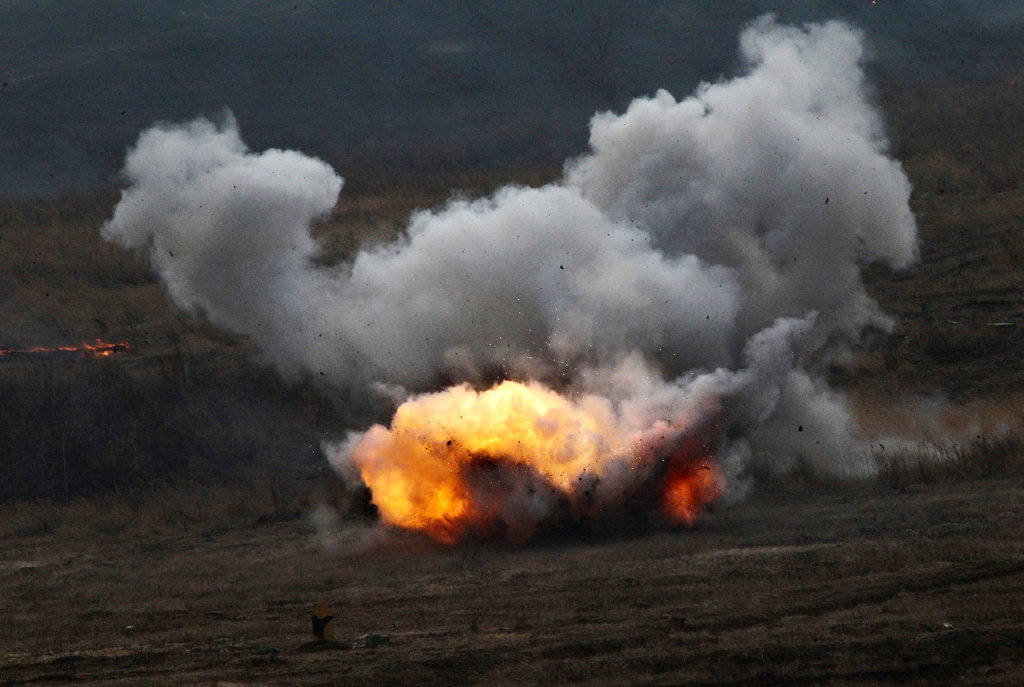 俄罗斯新年第一天,许多架战斗机狂轰滥炸亲美武装,暖弹毁巢