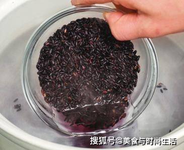 冬天多喝这碗粥,补气养血,香甜滋润,手脚冰冷的女生要常喝