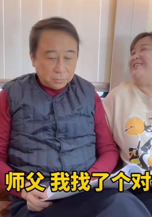 冯巩竟然是贾玲的师父二人同框演小品徒弟要给师父找老伴