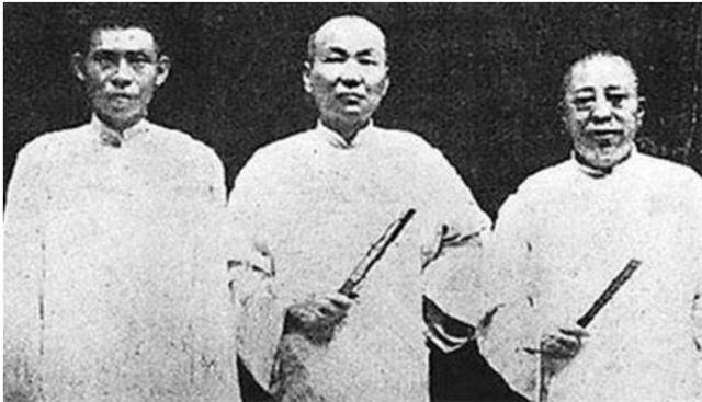 原创一代"流氓大亨"黄金荣,80多岁却扫大街,死后坟墓被人铲平