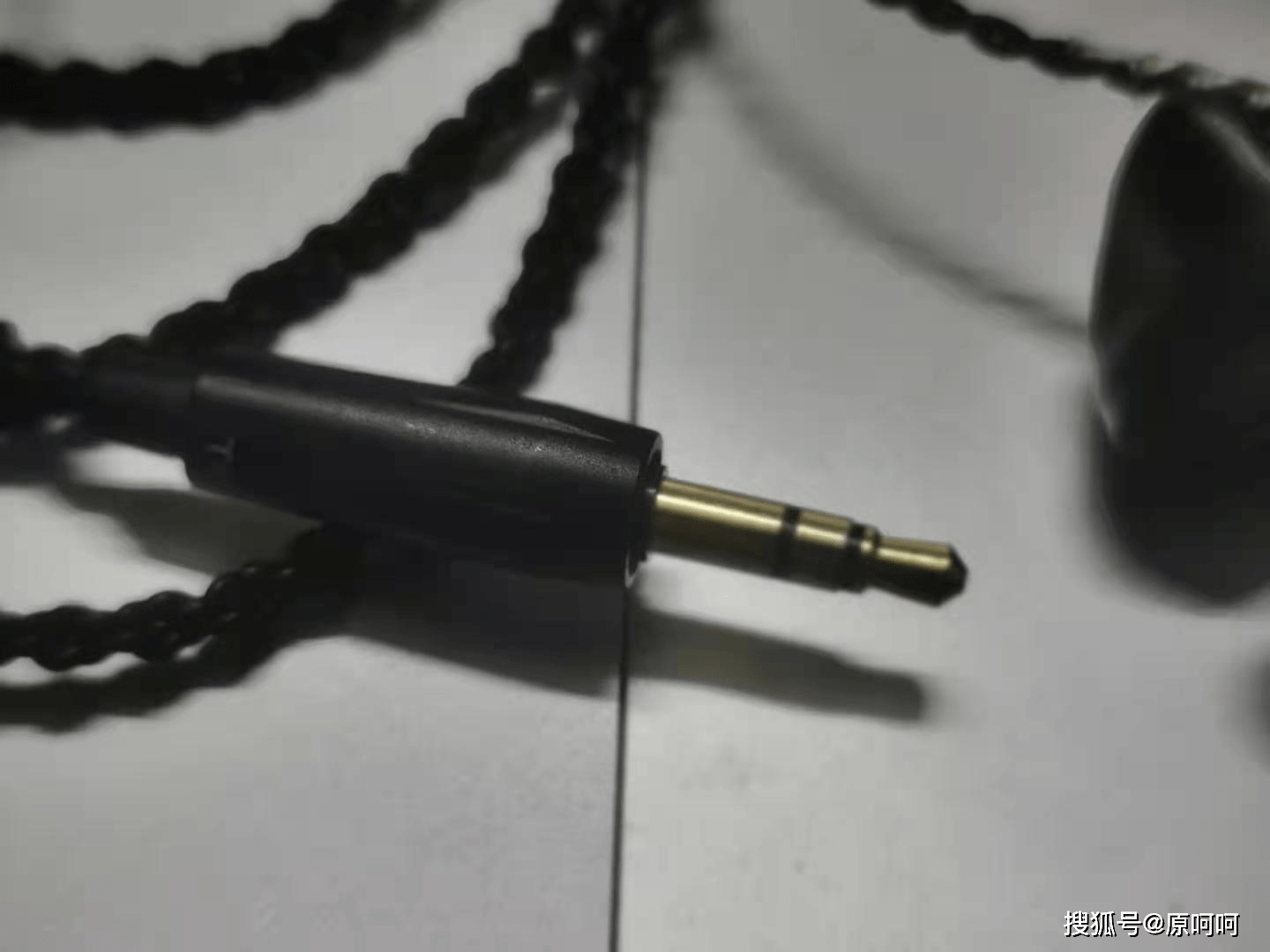 围观！千元音质的顶级TRN BA5耳机评测：音质出色，价格漂亮_搜狐网