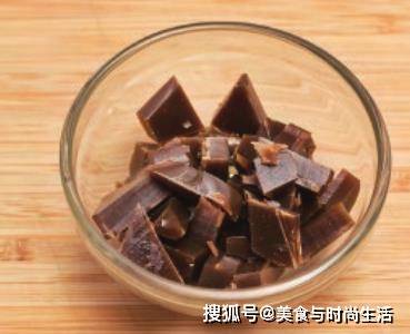 冬天多喝这碗粥,补气养血,香甜滋润,手脚冰冷的女生要常喝