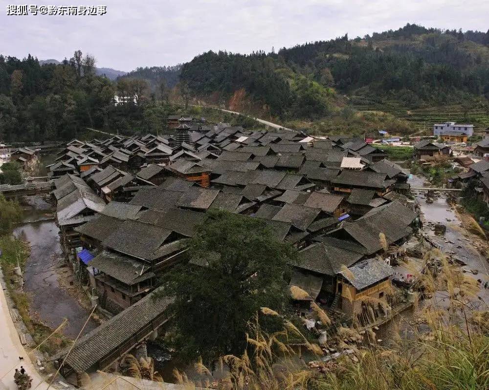 藏在贵州大山里的千年侗寨,非常原生态,成片木房子古朴原始