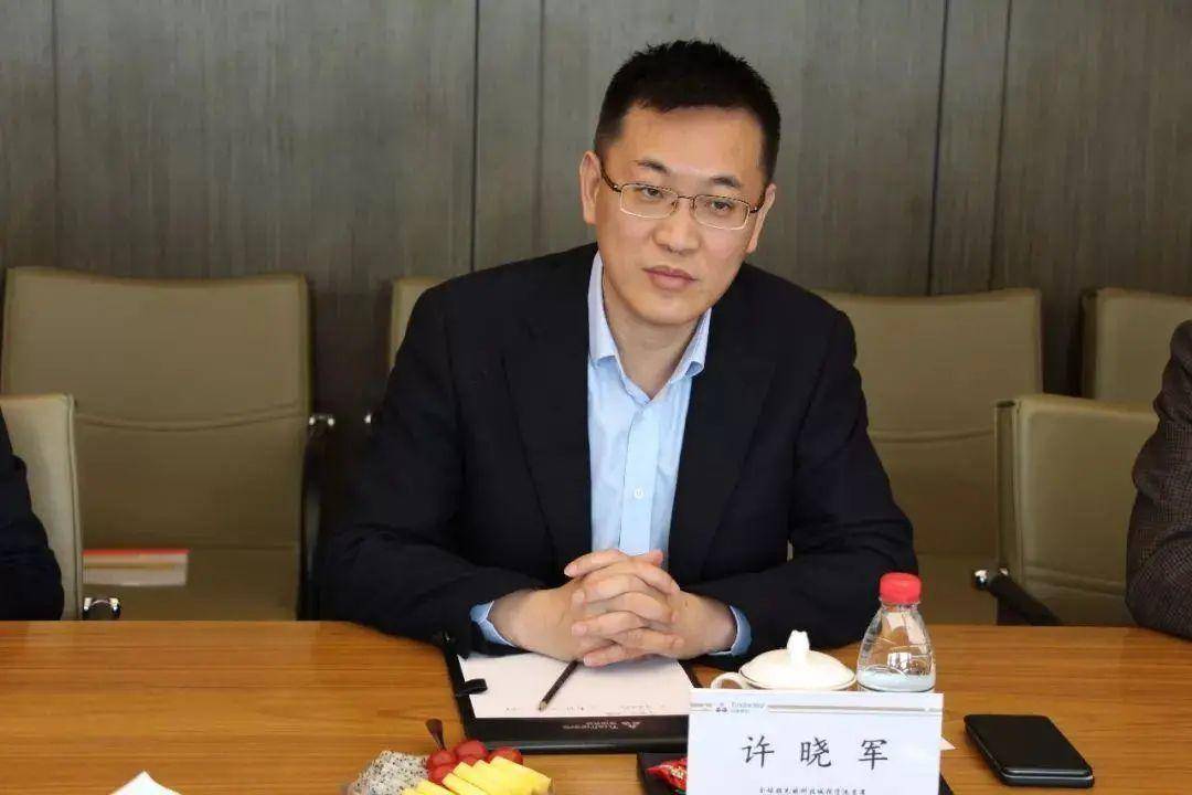 珠江地产董事长_宏一地产董事长照片(3)