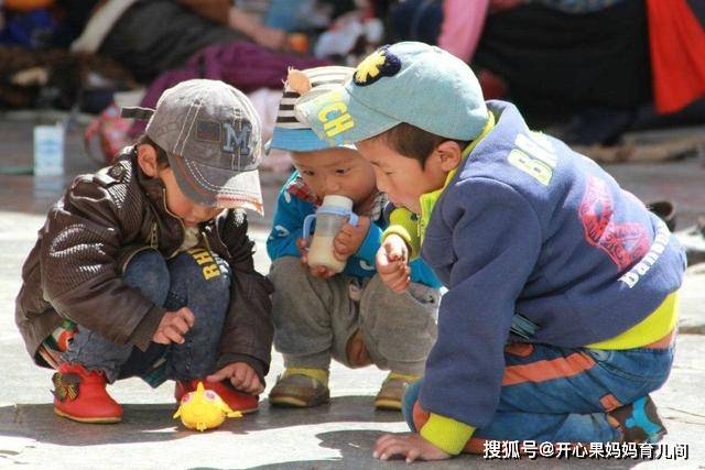 小时候过年走亲戚带小孩 392705d15801423e9b8f1679384ff93c.jpeg