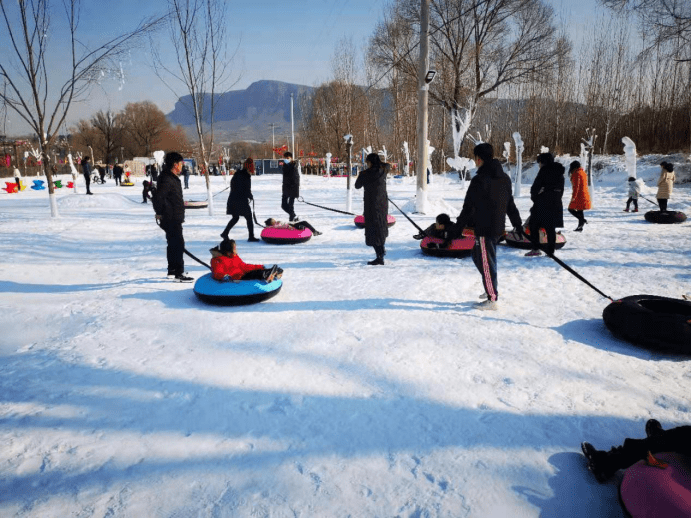 一起来景梅山戏雪乐园玩雪吧