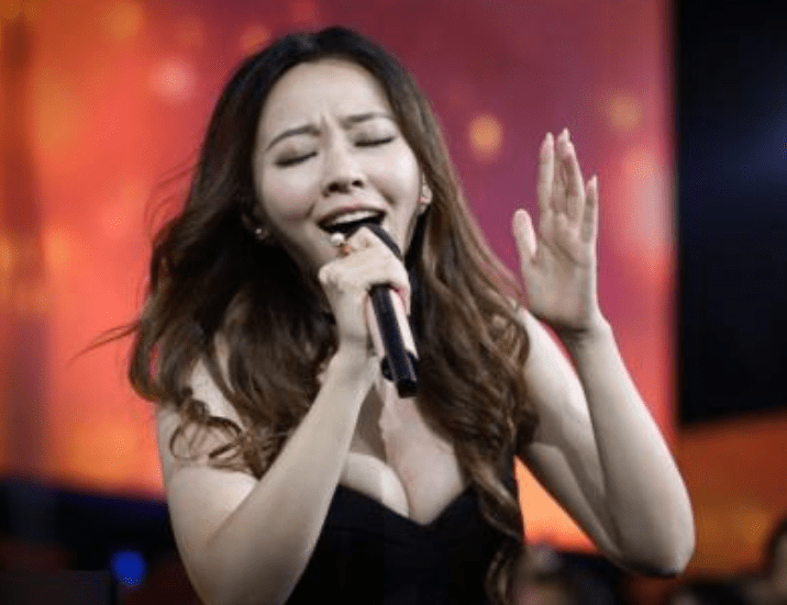 张靓颖现在的风格 6a2234fcbc5940f89e3af7b9709e7665.png