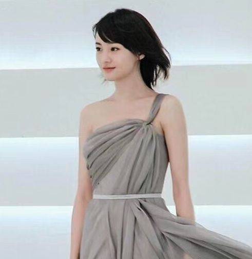 什么是“内娱第一小白花”?看郑爽18岁旧照后,