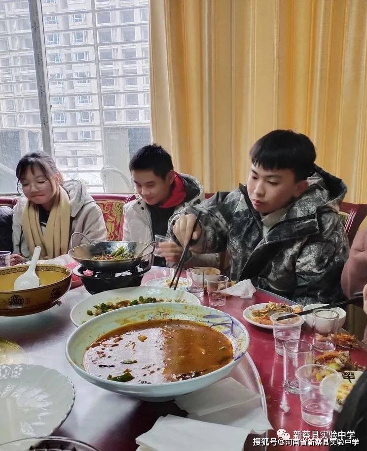 年级学生赵悦清,苏雯雯,赵颖芝,李广云,刘婉怡,王宇浩,陈恒恒,路雅茹