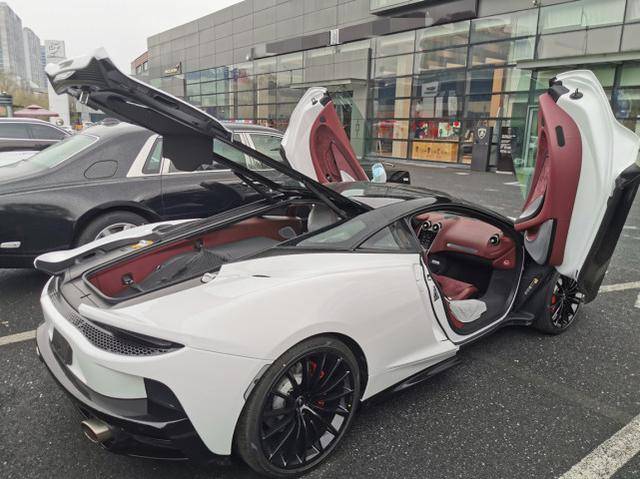 目前最便宜的十款超跑 04987ef6f5ec4bafa60ce2e9596c55a3.jpeg