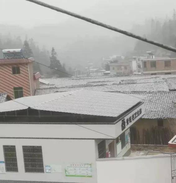 今早韶关市区"下雪了?气象部门:这是"霰(xiàn,网友:不!就是雪!
