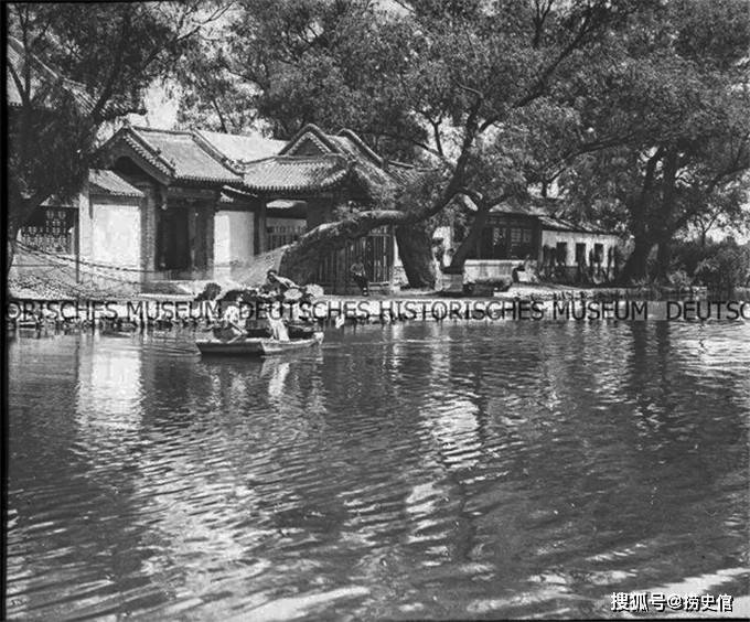 老照片,1903年的济南府,城墙不高商业街不宽