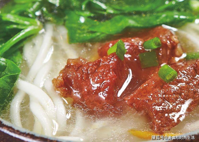 早餐来这样一碗热汤面,吃一口面,喝一口汤,一碗下肚,全身暖和