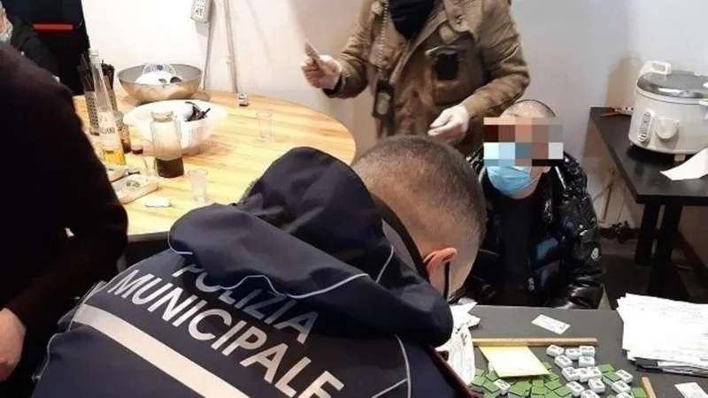 没收华人口罩_戴口罩的卡通图片