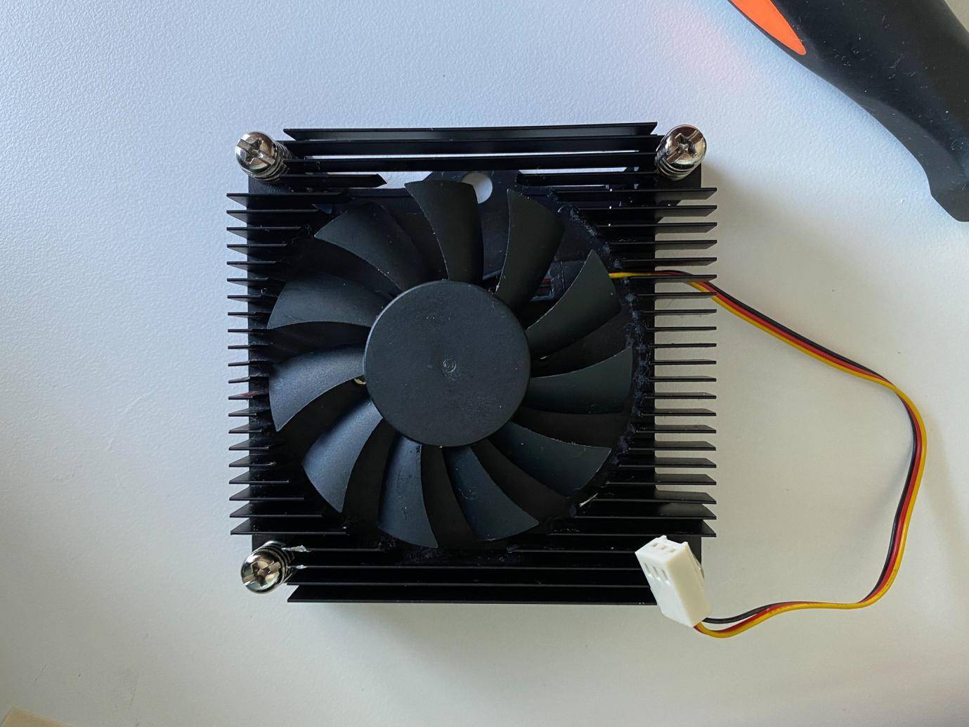 什么|一不留神，我把CPU装到主板背面了，这样的电脑还能用吗？