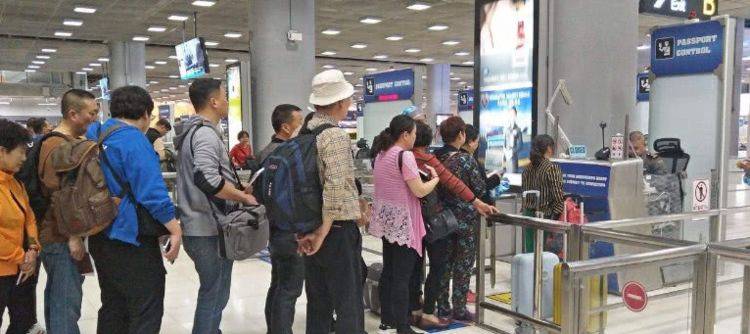 泰国落地签不要钱了，不想排长队还能网上办理，中国游客能忍住？