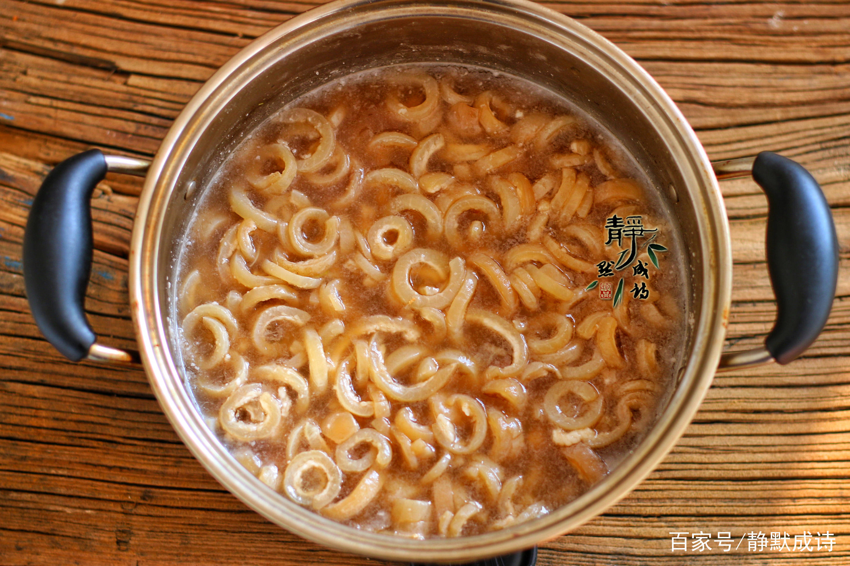 皮冻的熬制方法视频窍门 e250dd401cd144a9831717e0600cccd5.jpeg