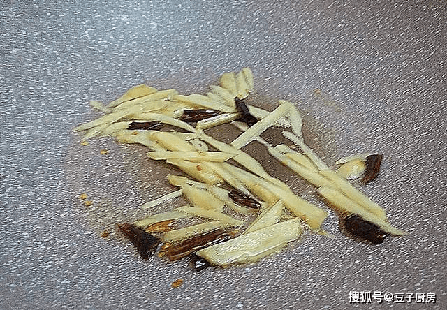 猪肉和它一起炒,寒冬最该吃,祛寒暖胃消食杀菌,早吃早受益
