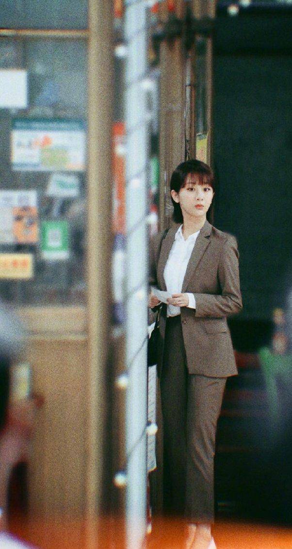 杨紫井柏然搂腰热吻好撩人，帅哥美女组合养眼