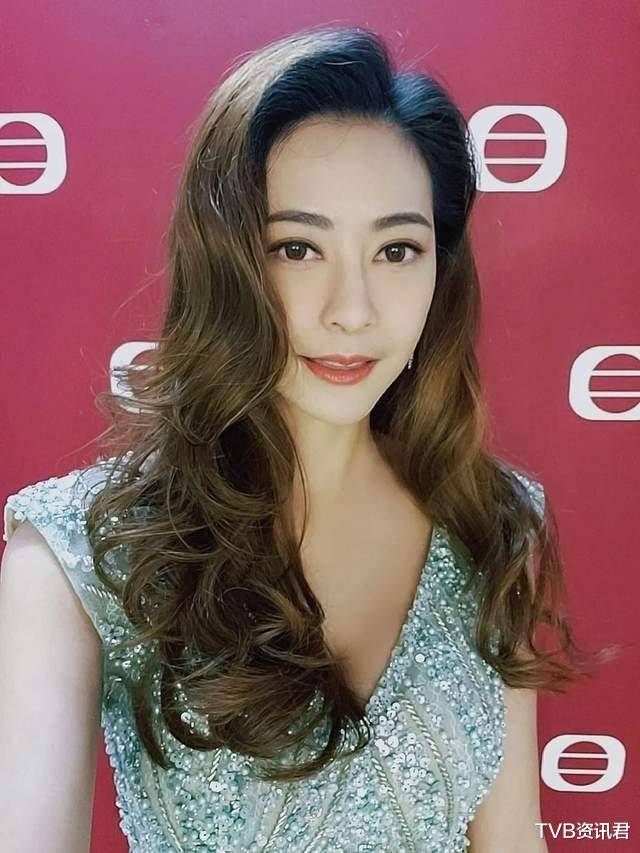 现年35岁前tvb港姐冠军刘芷希(kimmy),2017年选美入行深受力捧,不过