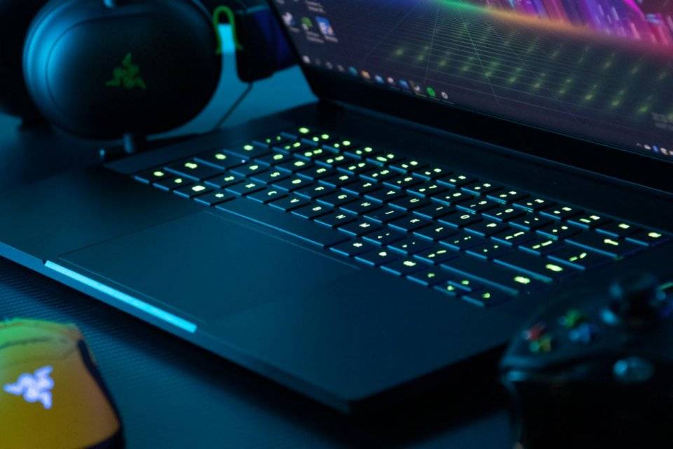 原创rtx3080笔记本惊艳来袭,雷蛇灵刃15精英版首发体验