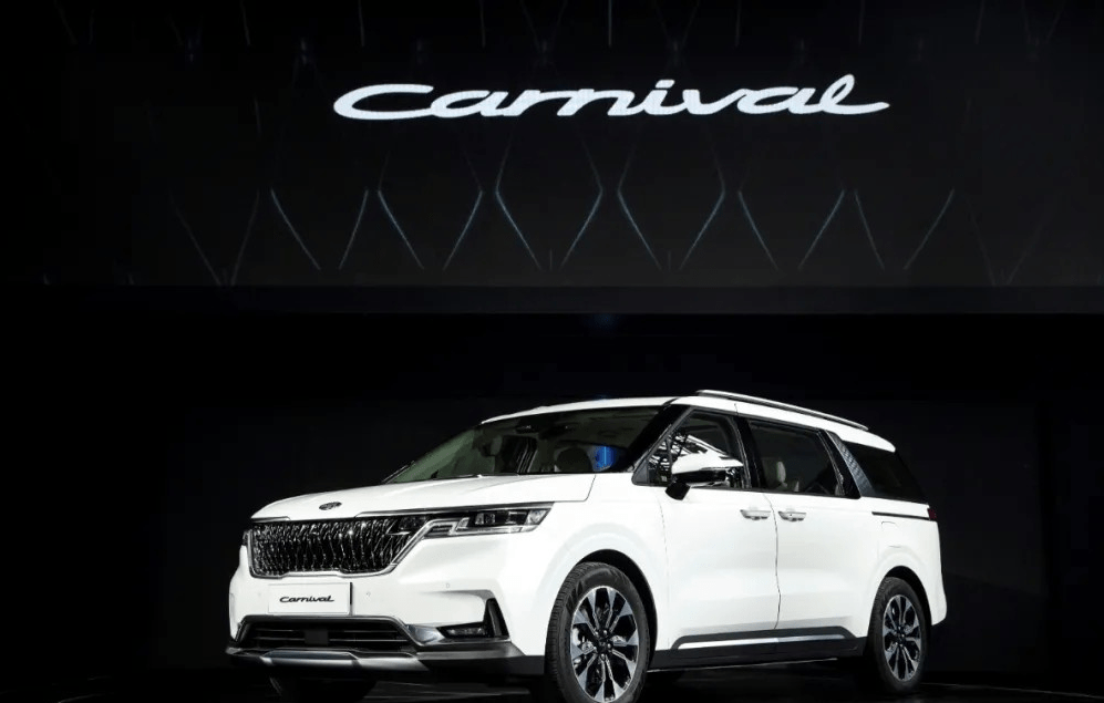 原车看起来像SUV,其实是MPV。第四代起亚嘉华将于明年下半年上市