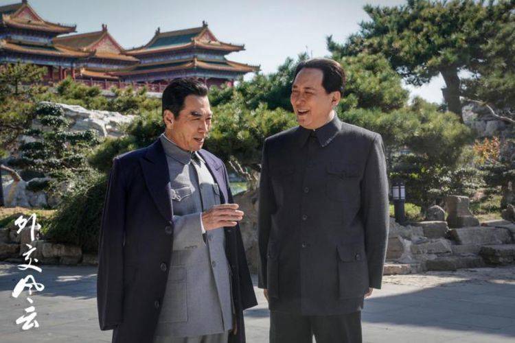 孙维民50多次成功扮演周总理,原来双眼皮都是用胶布贴