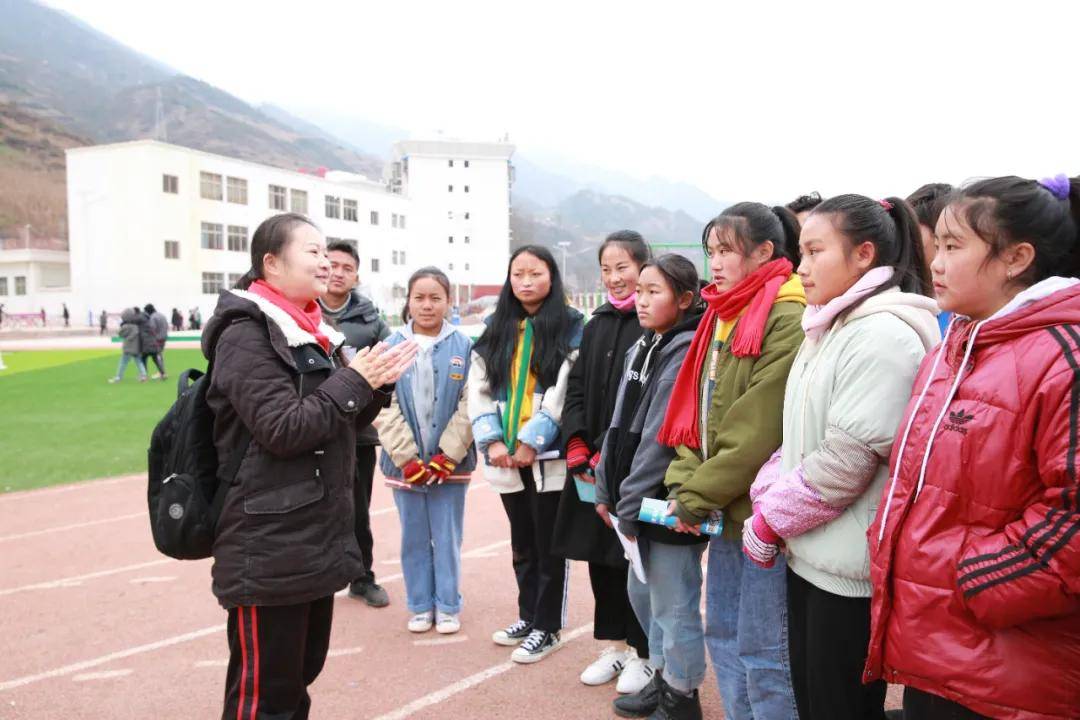 四川省凉山彝族自治州美姑县牛牛坝初级中学 因地域,人文,历史等