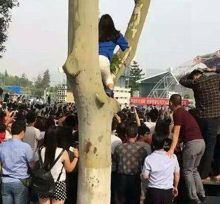 搞笑图片:大哥生病了就回家了,别钓鱼了