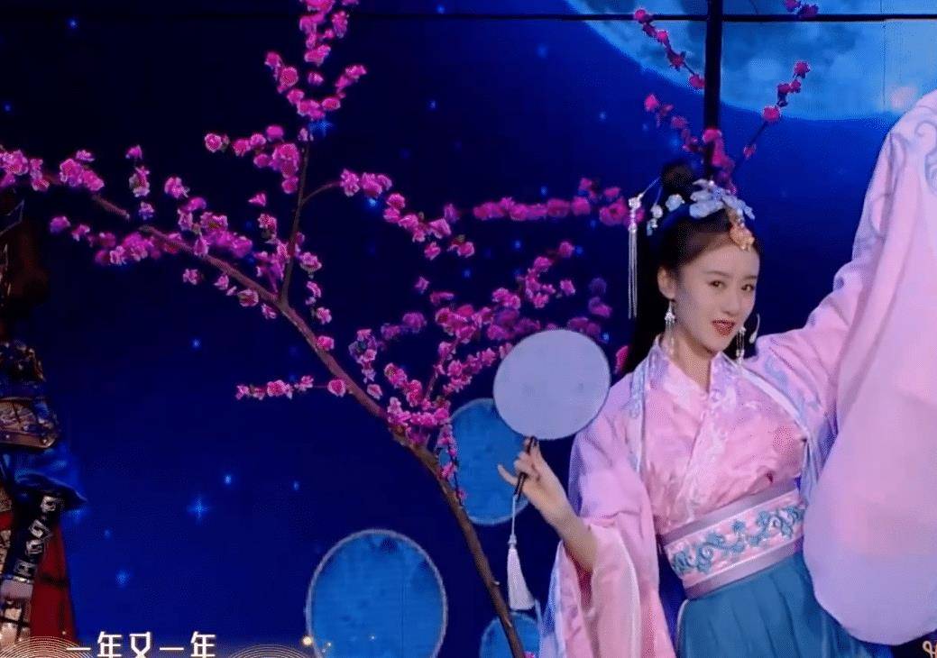 袁冰妍穿古装,一下子梦回《琉璃》,气质上和褚璇玑却全然不同