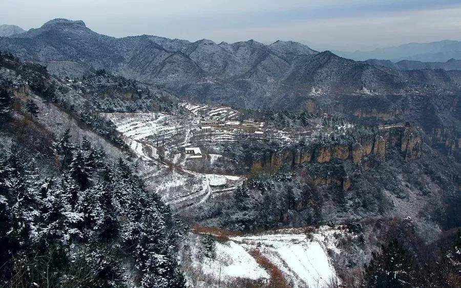 2021年首行太行山遇初雪降,林州这个太行大峡谷简直美