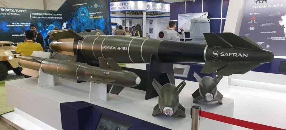 从以色列订购spice-2000滑翔制导炸弹,从美国订购"神剑"制导炮弹,从