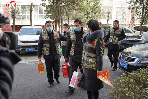 参加此次活动的人员有:泰安市退役军人三色旗志愿服务中心理事长吴修