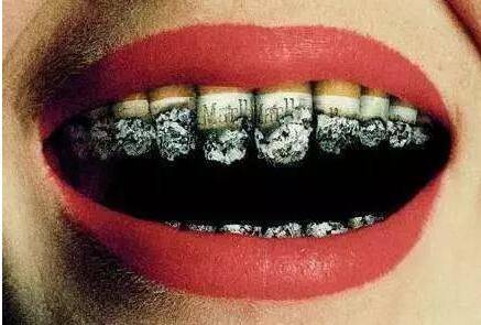 快速生长的牙菌斑会使牙齿变黑变黄,而吸烟者一旦发现自己的牙齿变黑