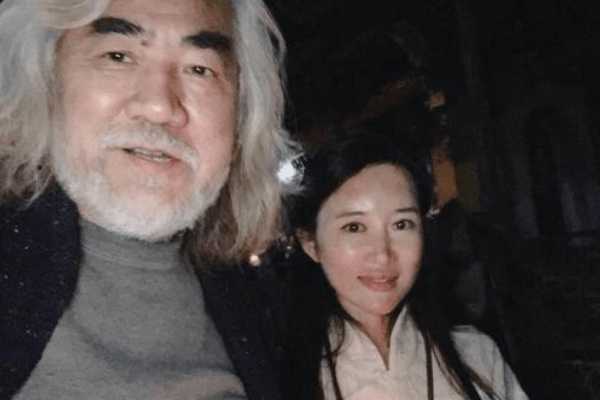杜星霖曾是张纪中的助理,两人在张纪中和前妻樊馨蔓闹离婚的时候就曾