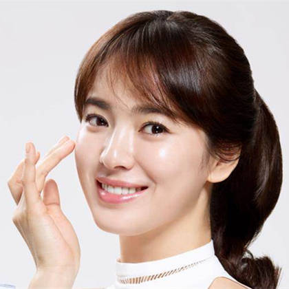 其蕴含的白茅根提取物让肌肤清洁,清新,亦不过分干燥.